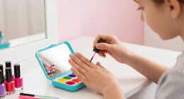 How to Choose Nail Care Kits For Teens